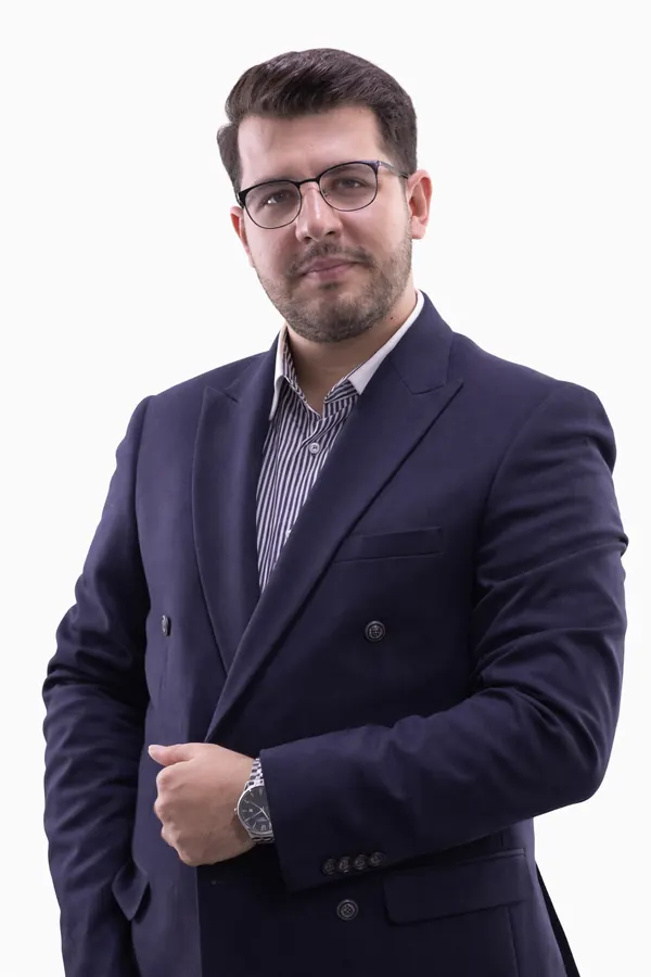 سید علیرضا احمدی — مدرس ادبیات فارسی و علوم و فنون ادبی زانکوپلاس