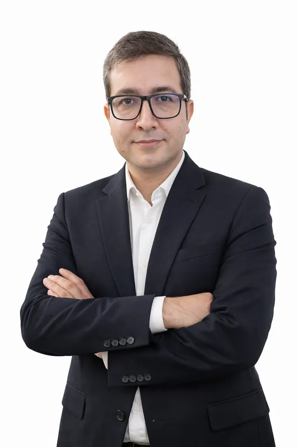توحید عزتی